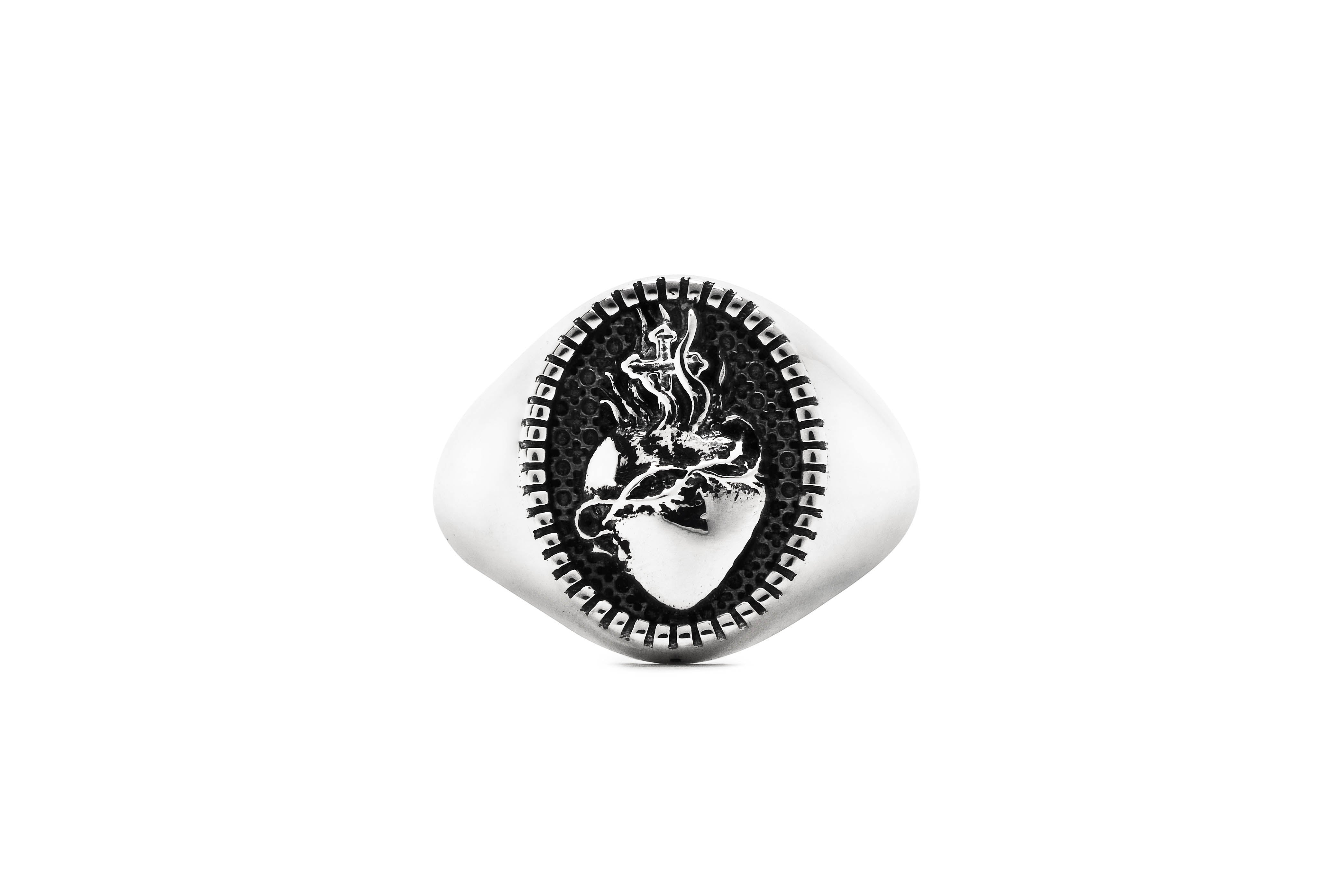 CHEVALIER OVALE CUORE SACRO / ARGENTO BRUNITO LUCI