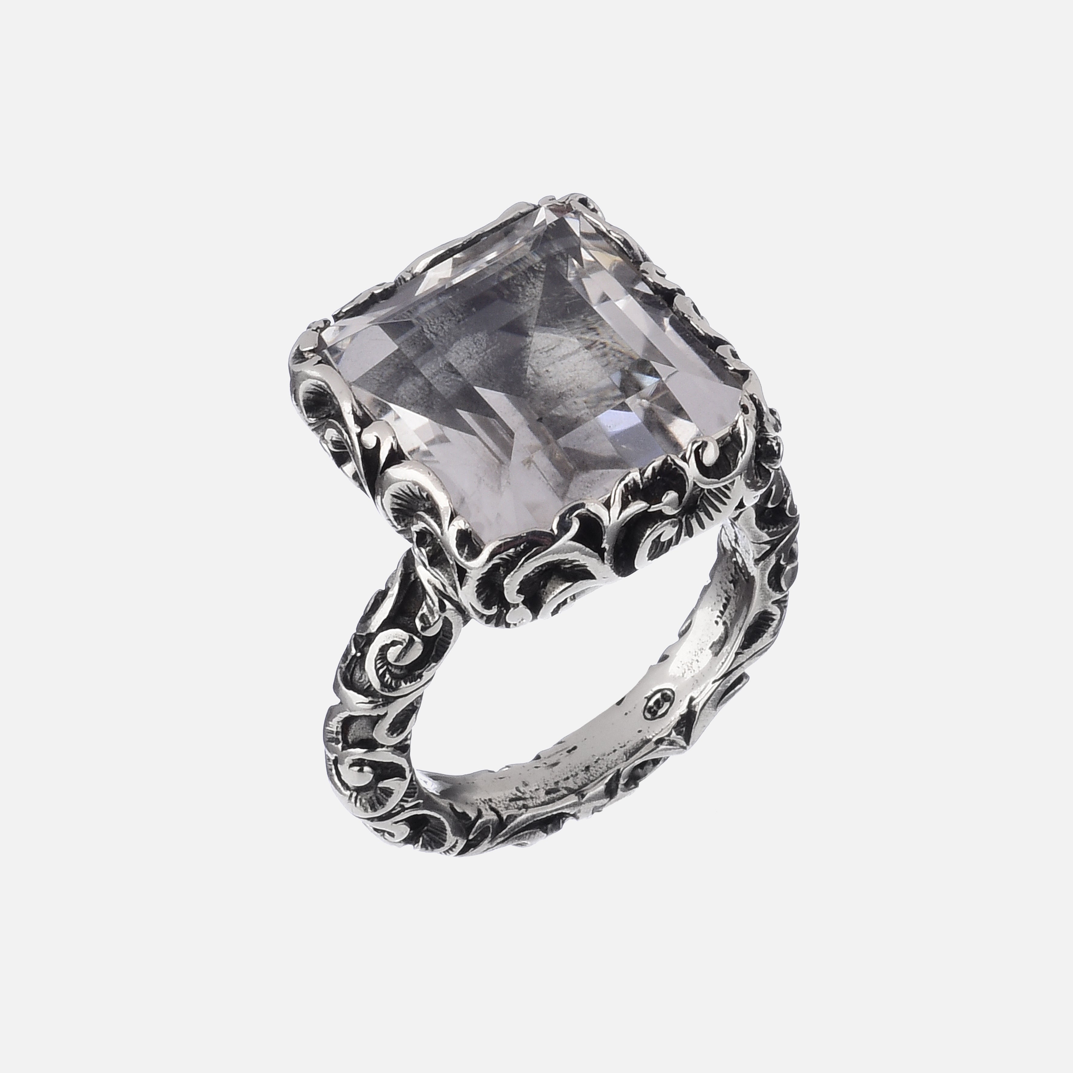 ANELLO IN ARGENTO INTAGLIATO CON PIETRA  RETTANGOLO  TAGLIO SMERALDO SFACCETTATO CRISTALLO DI ROCCA