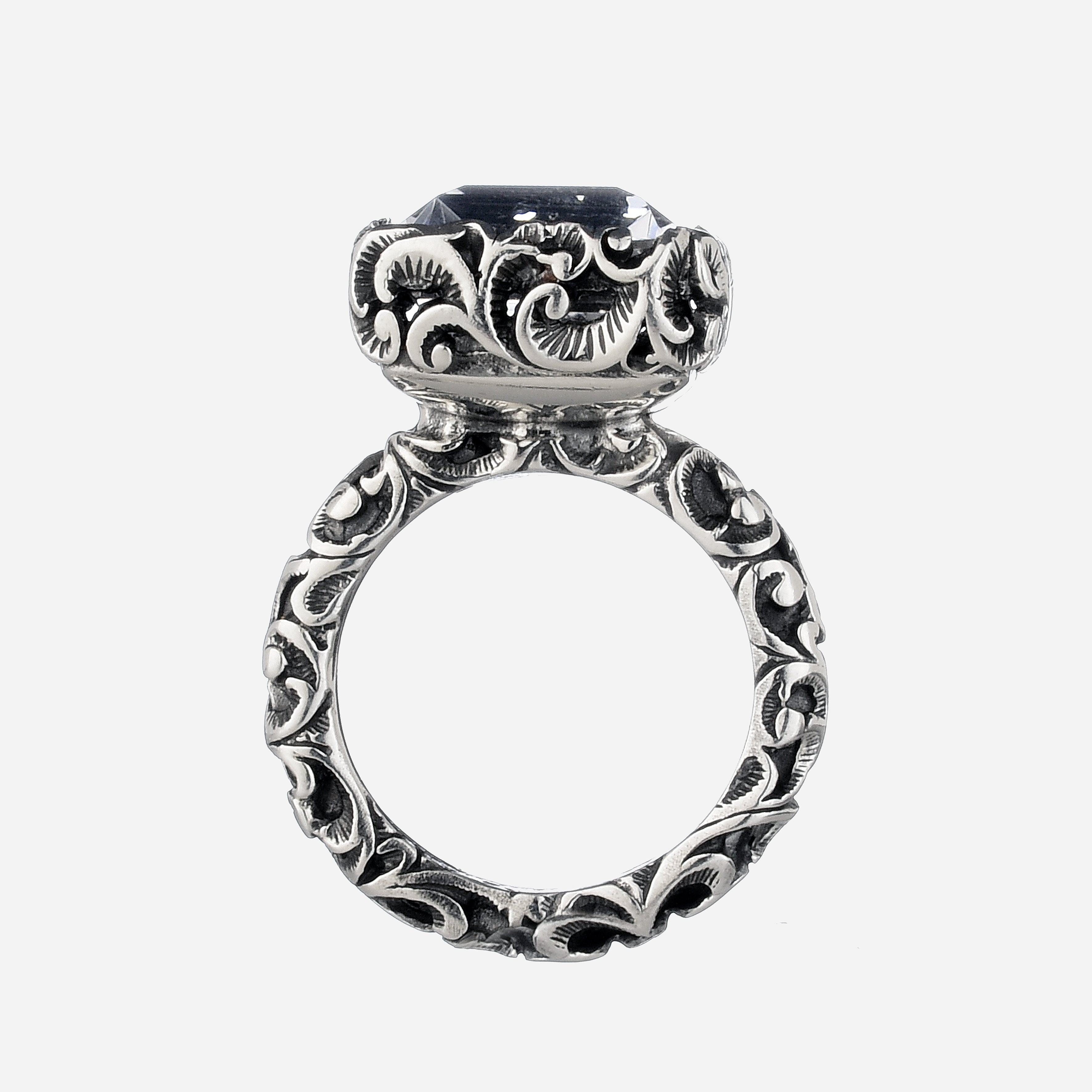 ANELLO IN ARGENTO INTAGLIATO CON PIETRA  RETTANGOLO  TAGLIO SMERALDO SFACCETTATO CRISTALLO DI ROCCA