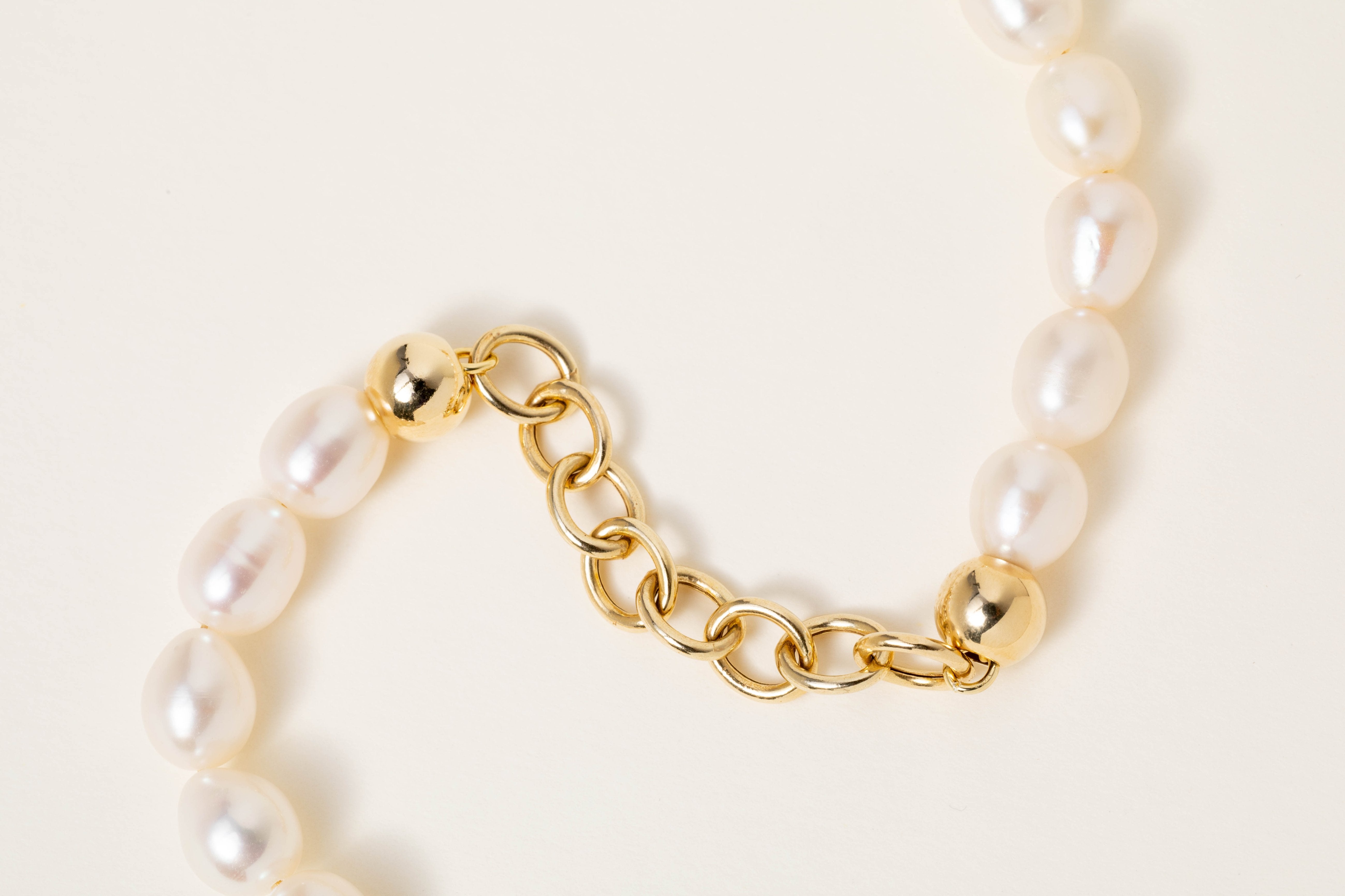 Bracciale perle, catena e keshi
