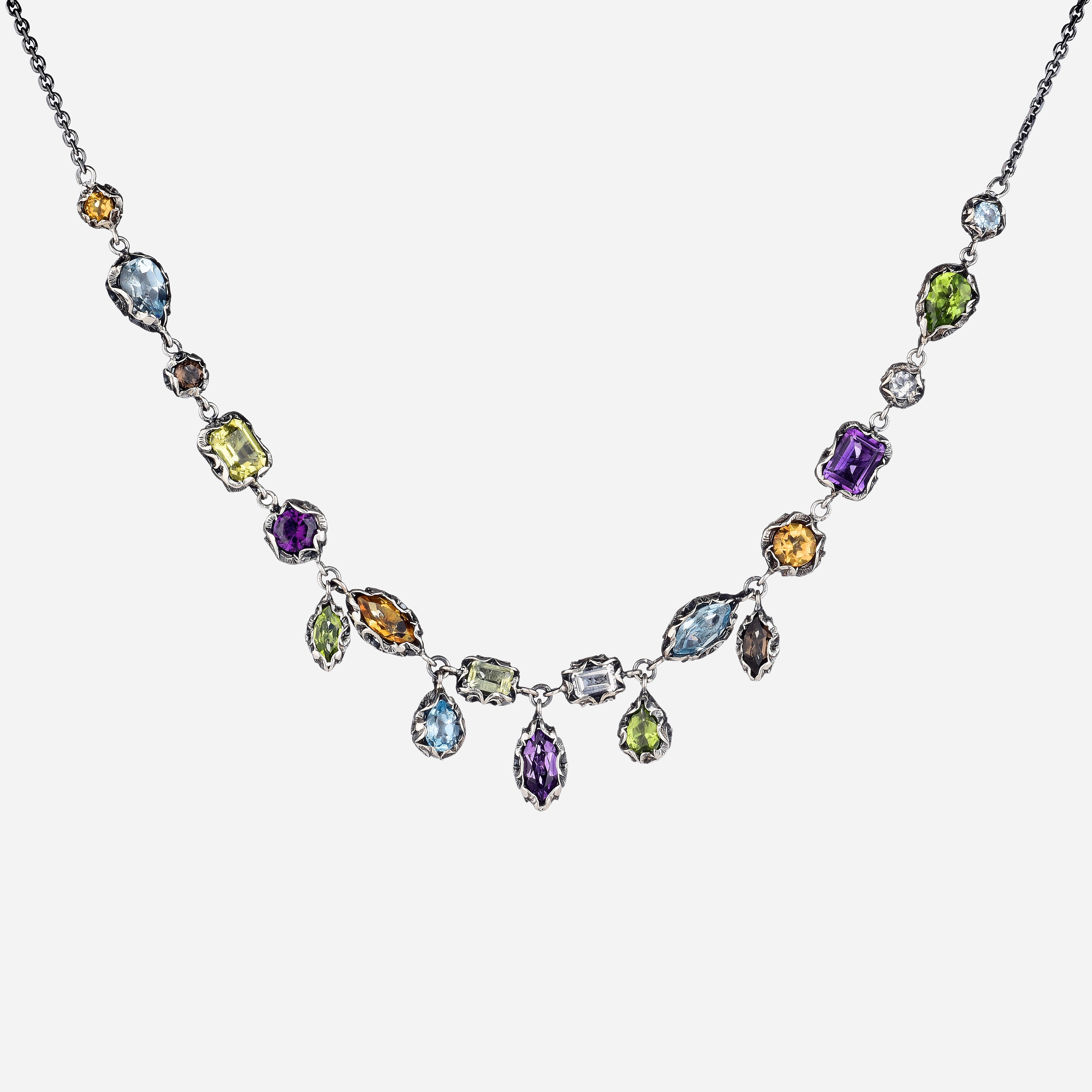 COLLANA IN ARGENTO INTAGLIATO CON 19 PIETRE TAGLIO MISTO CIASCUNO CRISTALLO DI ROCCA - ROSA - FUME - SPINELLO - WHISKY - PRASIOLITE - CITRINO - TOPAZIO AZZURRO - AMETISTA   Multicolor