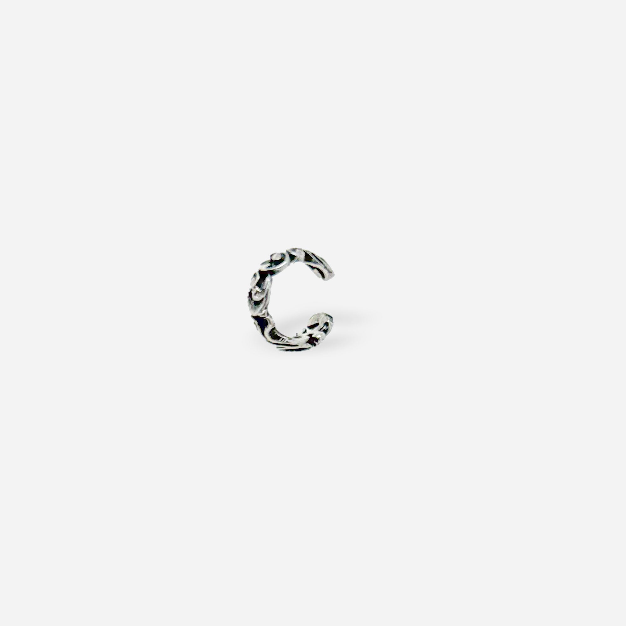 EARCUFF MEDIUM  IN ARGENTO INTAGLIATO